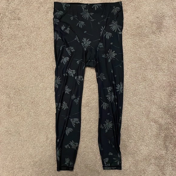 NWOT Adam Selman Sport Black French Cut Sheer Daisy Print Leggings - Picture 5 of 11